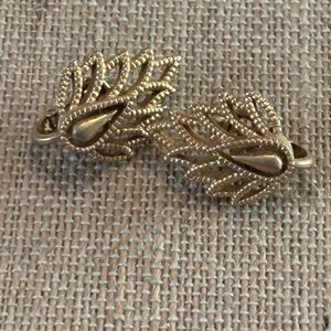Vintage Crown Trifari Clip On Earrings Gold Tone Leaf